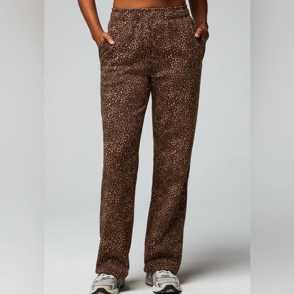 EUC Fabletics Cozy Fleece Wide Leg Sweatpants - Picture 2 of 10